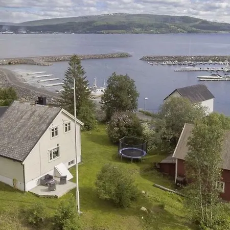 Villaer House In Finnsnes